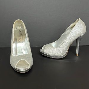 SILVER SPARKLE PEEP TOE PUMPS!!